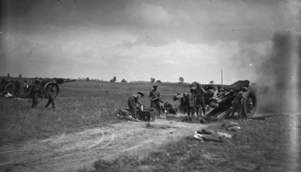 61_60 pounders getting into action. Battle of Amiens 2